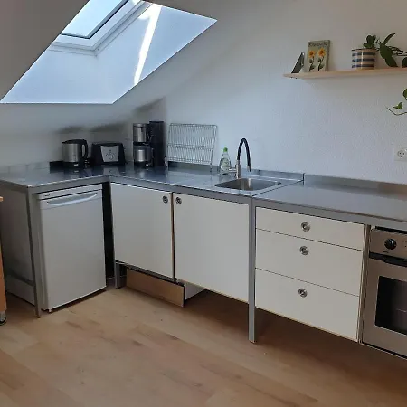 Ruhige Dachgeschosswohnung Mit Kleiner Sauna, Balkon, Aussicht